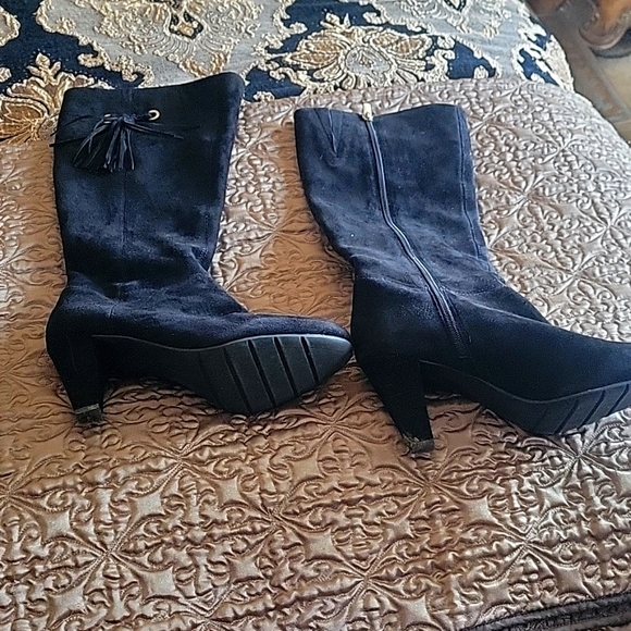 Bandolino Shoes - Bandolino size 9 suede boots.